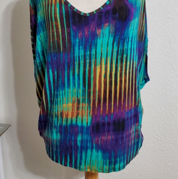 SALE **Colorful Blouse** - Picture 2 of 6